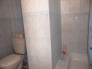 Гостевой дом Guest House Raisa Брест Трехместный номер с основными удобствами-6