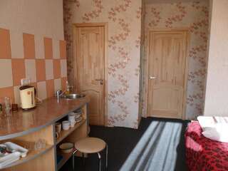 Гостевой дом Guest House Raisa Брест Трехместный номер с основными удобствами-8